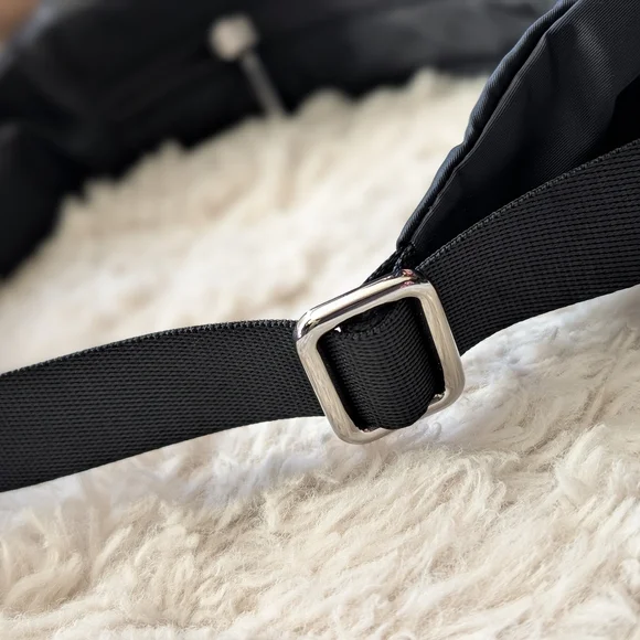 Black Lululemon 4L Mini Shoulder Bag - Picture 14 of 14